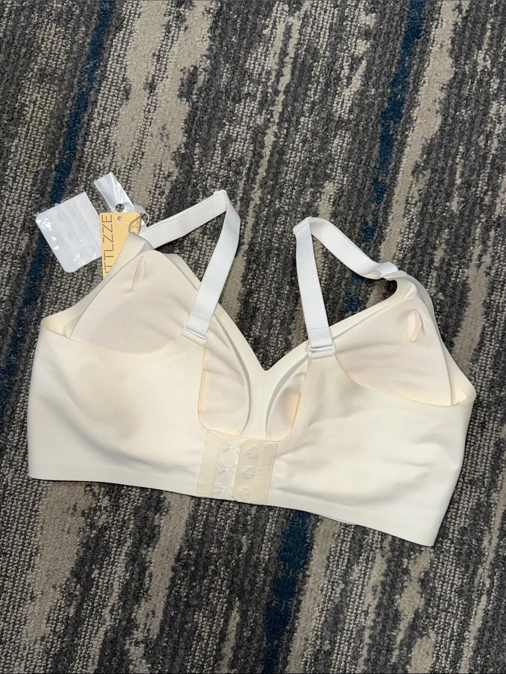 NWT Size Large Seamless Light Cream Wireless Molded Cup Bra Adjustable Strap